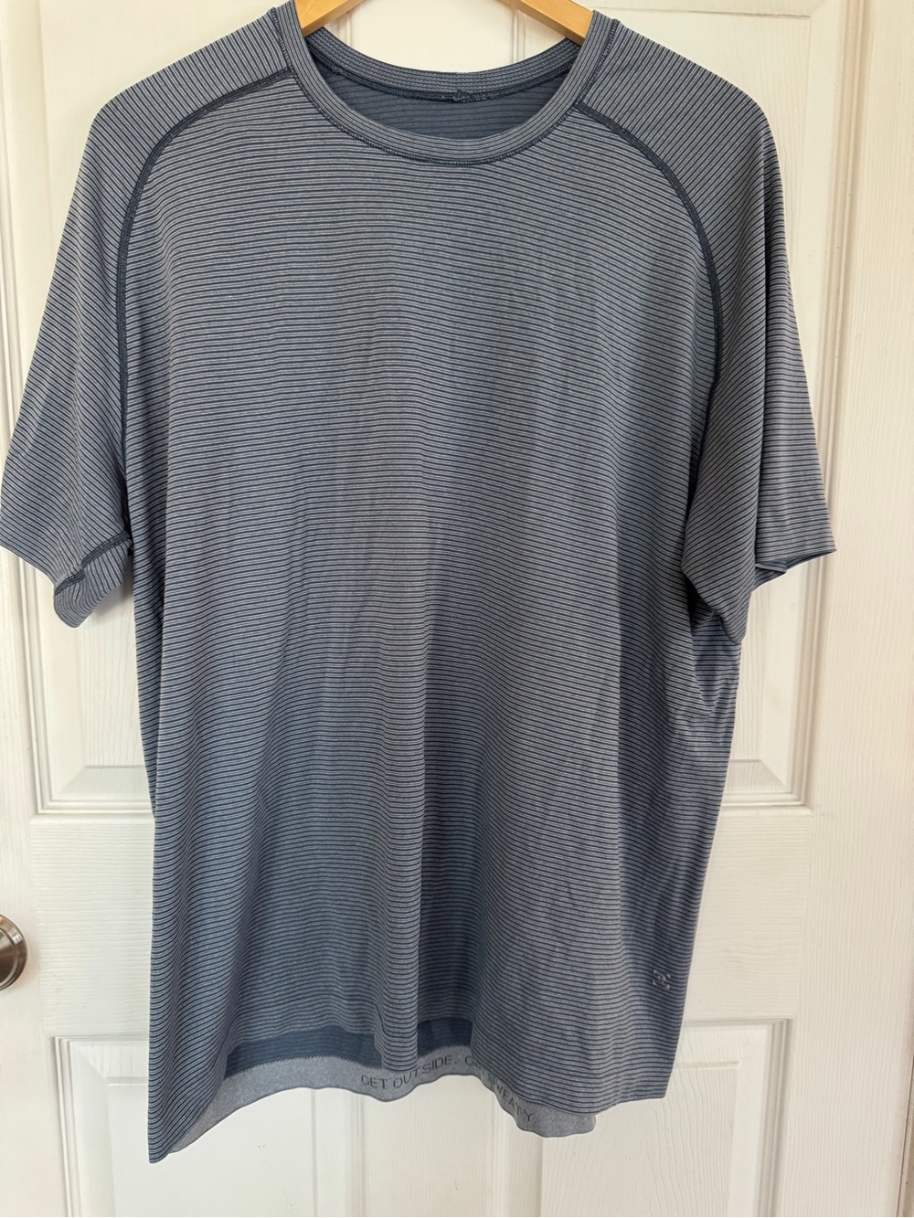 Men's Lululemon Short-Sleeve Performance Tee - Navy Blue Striped